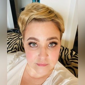 Meet your Posher, Gina